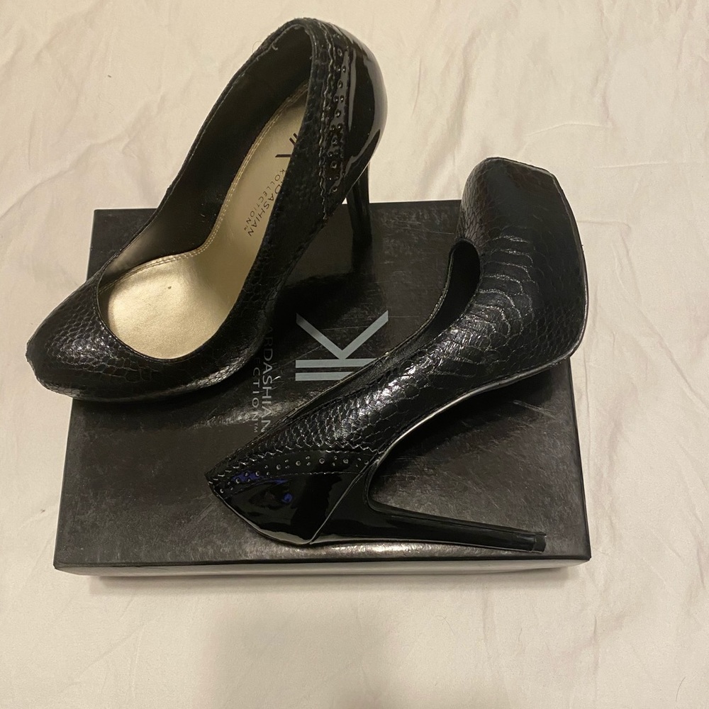 Kardashian heals size 8